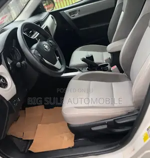 Toyota Corolla LE 4dr Sedan (1.8L 4cyl CVT) 2017 White