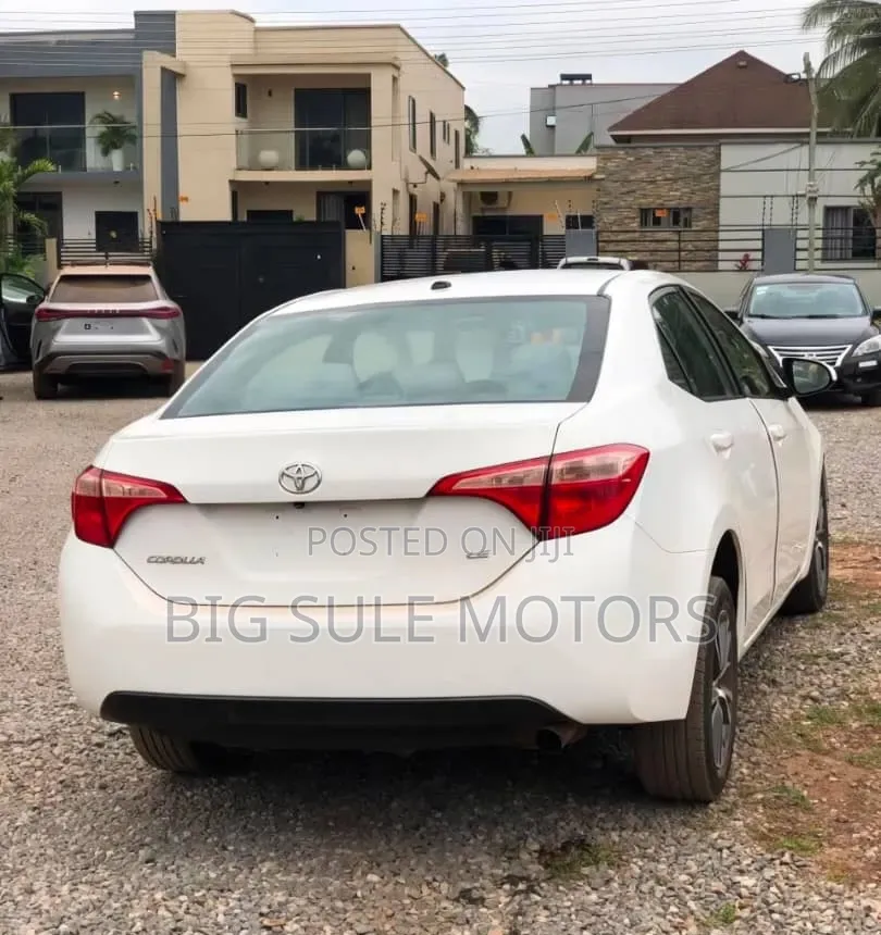 Toyota Corolla LE 4dr Sedan (1.8L 4cyl CVT) 2017 White
