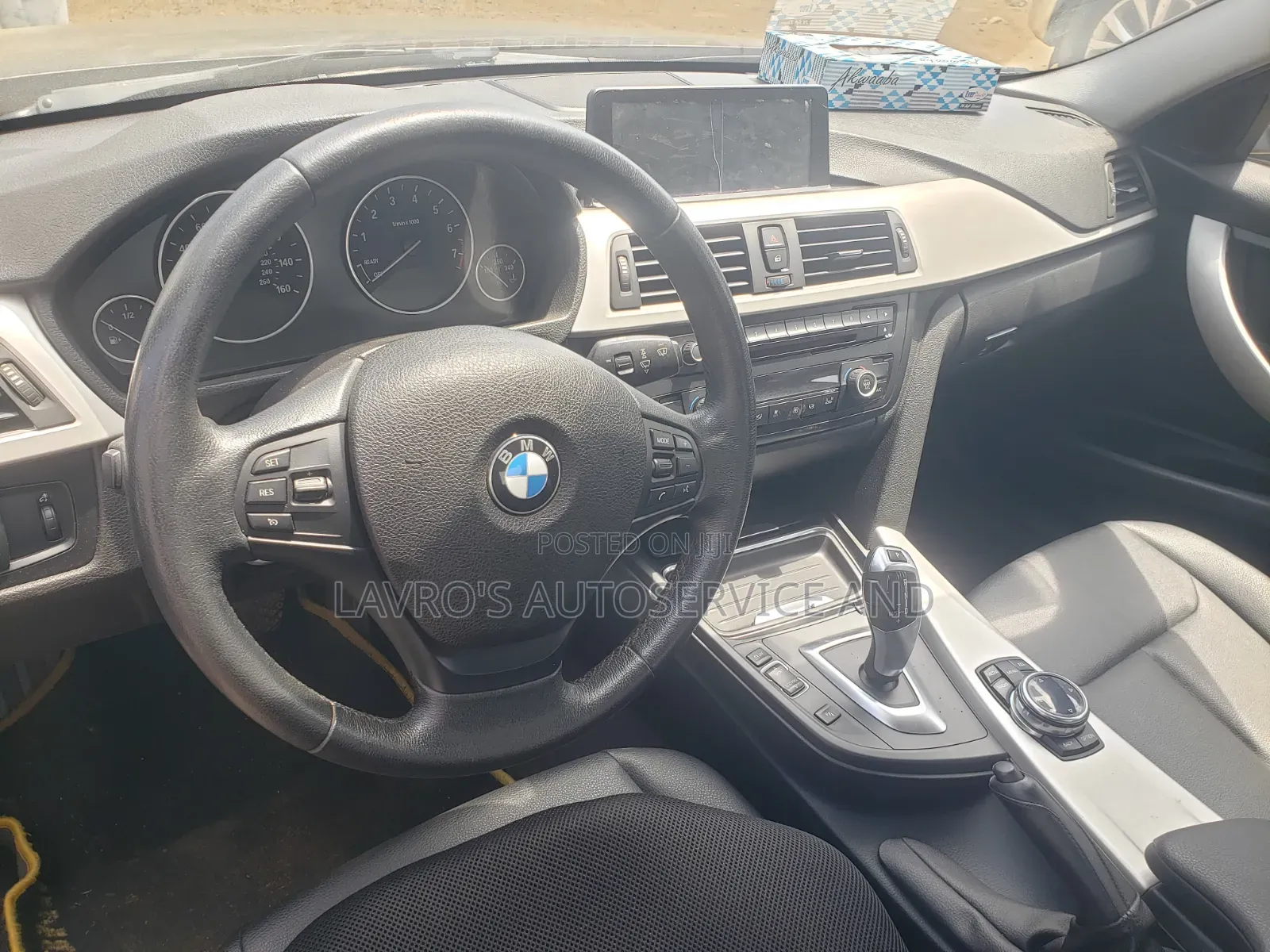 BMW 320i Sedan RWD 2016 Black