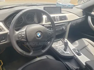 BMW 320i Sedan RWD 2016 Black