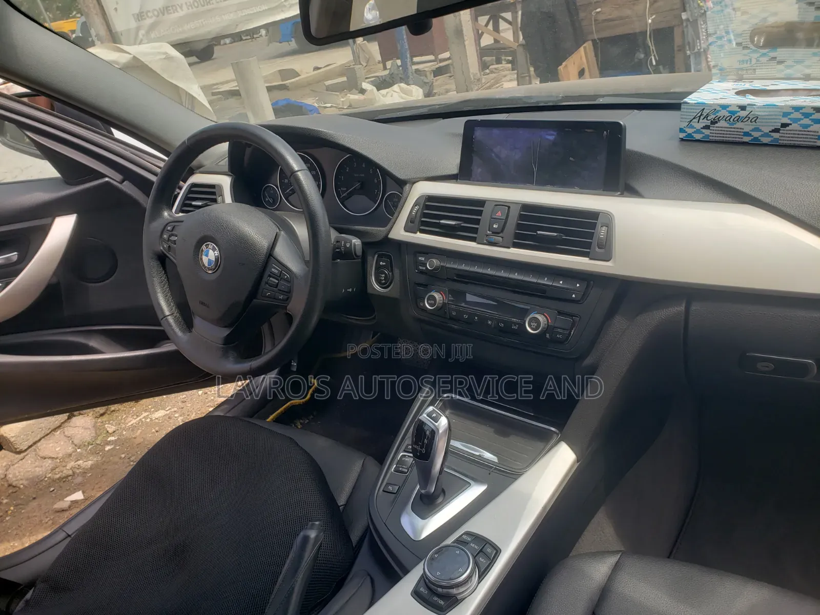 BMW 320i Sedan RWD 2016 Black