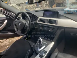 BMW 320i Sedan RWD 2016 Black