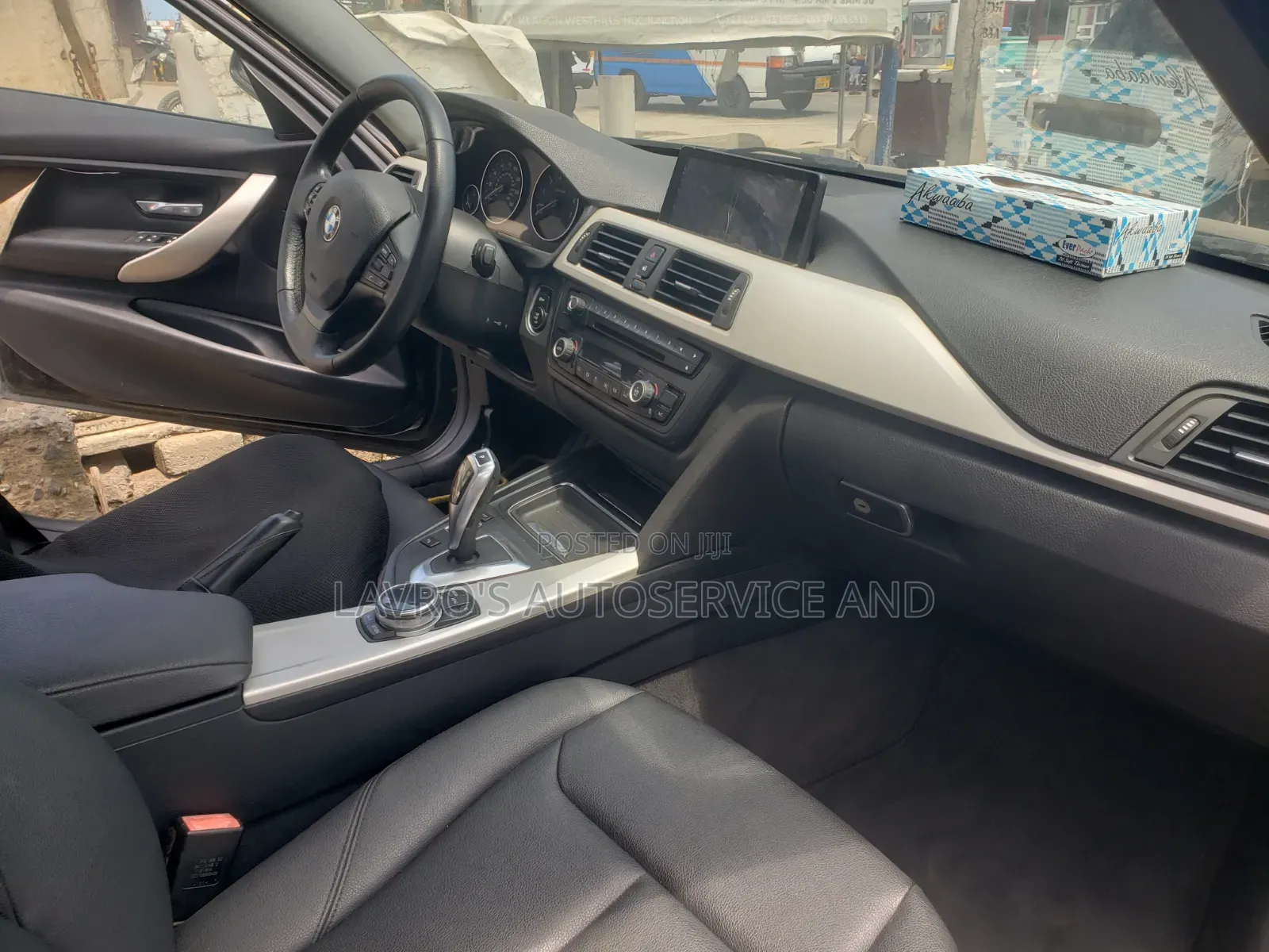 BMW 320i Sedan RWD 2016 Black