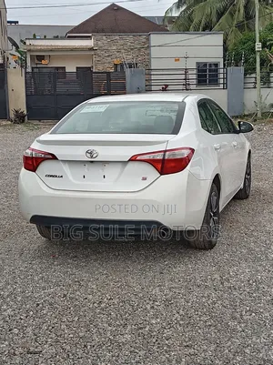 Toyota Corolla S 4dr Sedan (1.8L 4cyl CVT) 2015 White