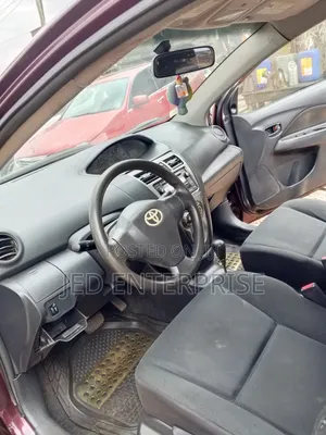 Toyota Yaris 2009 Burgundy