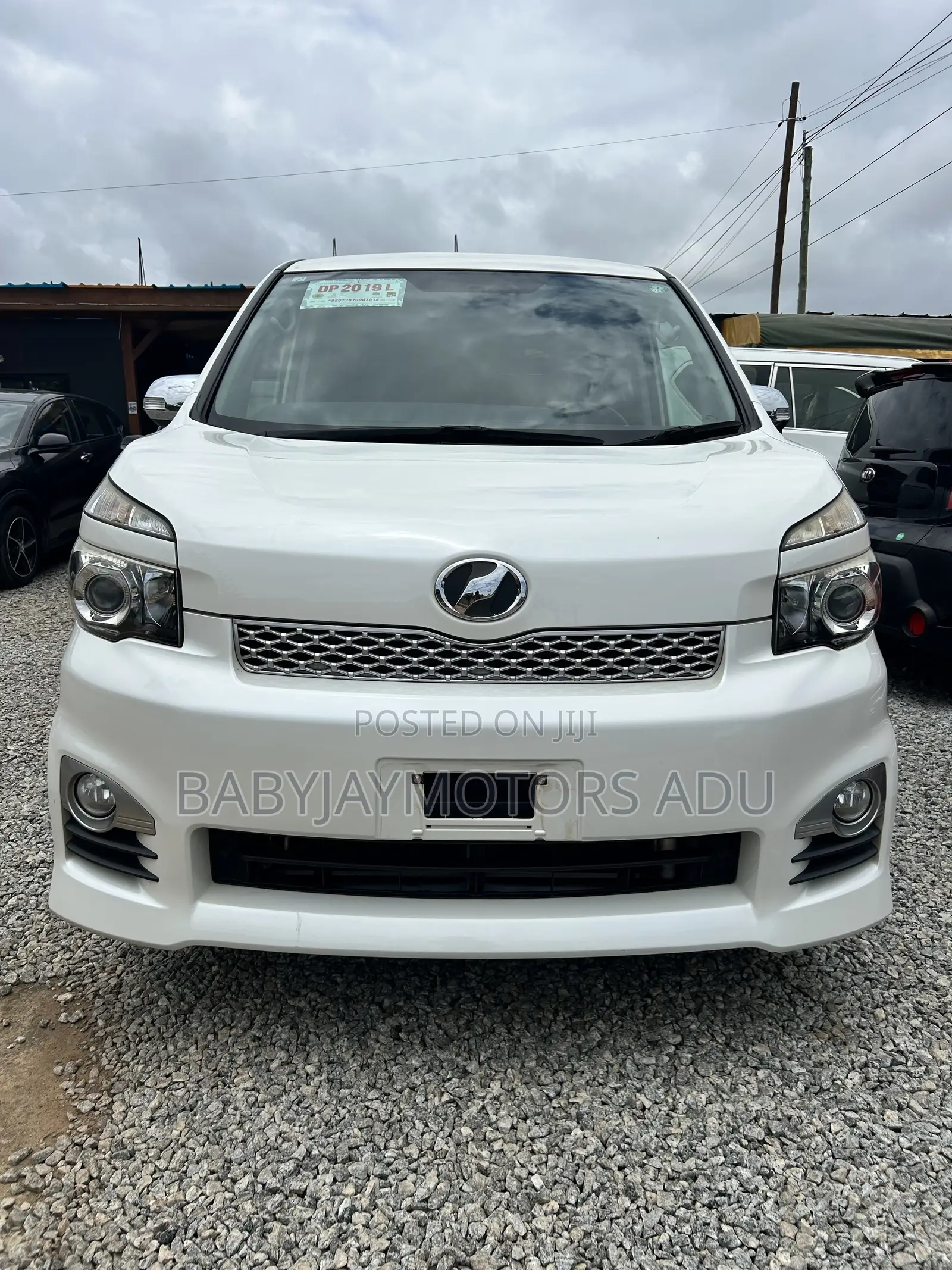 Toyota Voxy V 2WD 8-Seater 2011 White