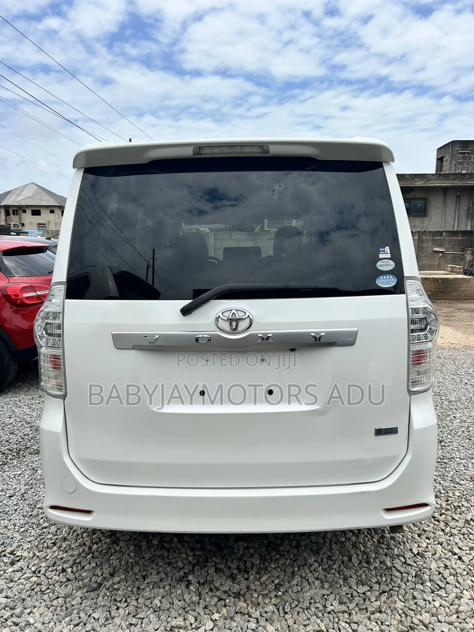 Toyota Voxy V 2WD 8-Seater 2011 White