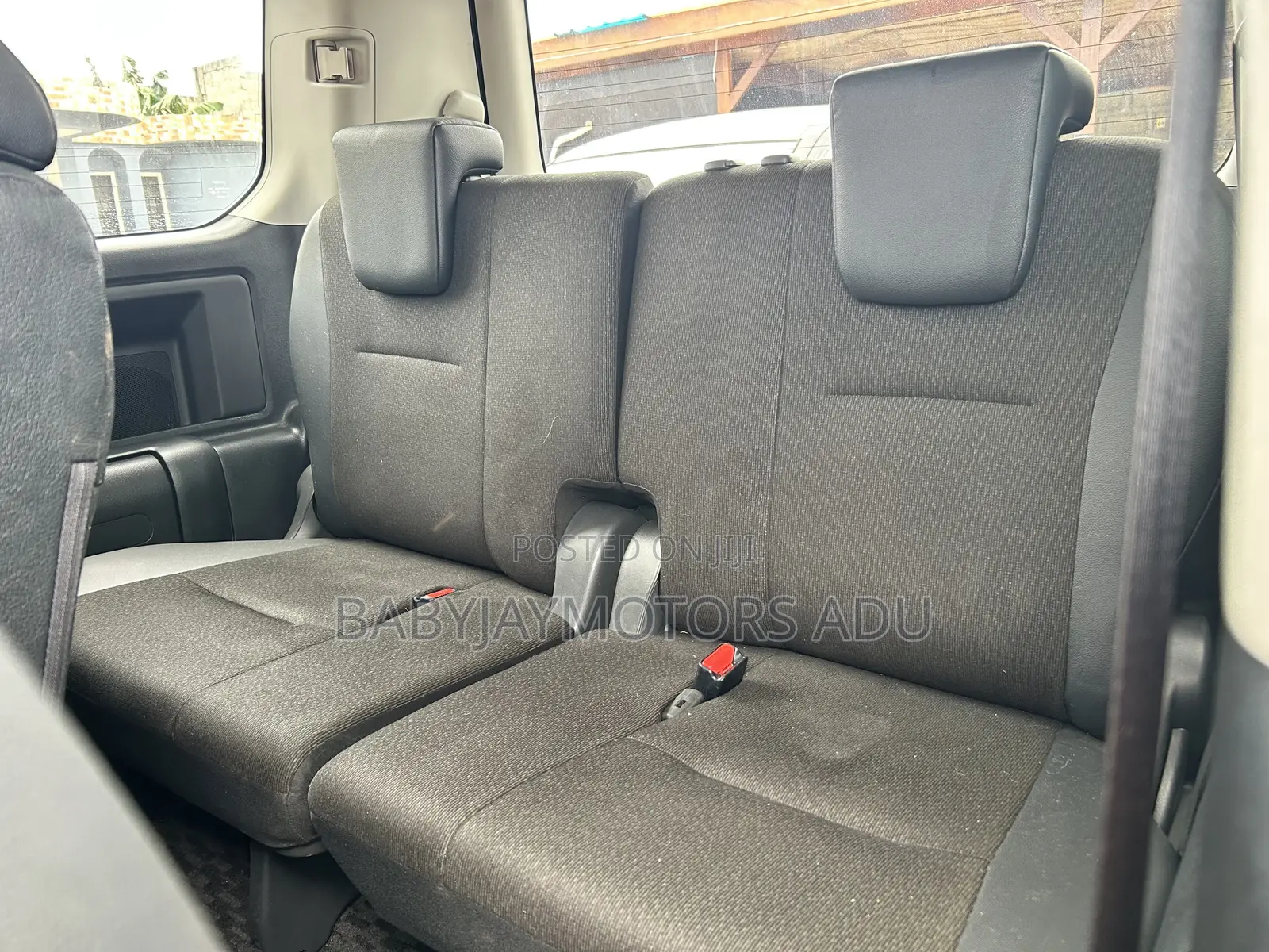 Toyota Voxy V 2WD 8-Seater 2011 White