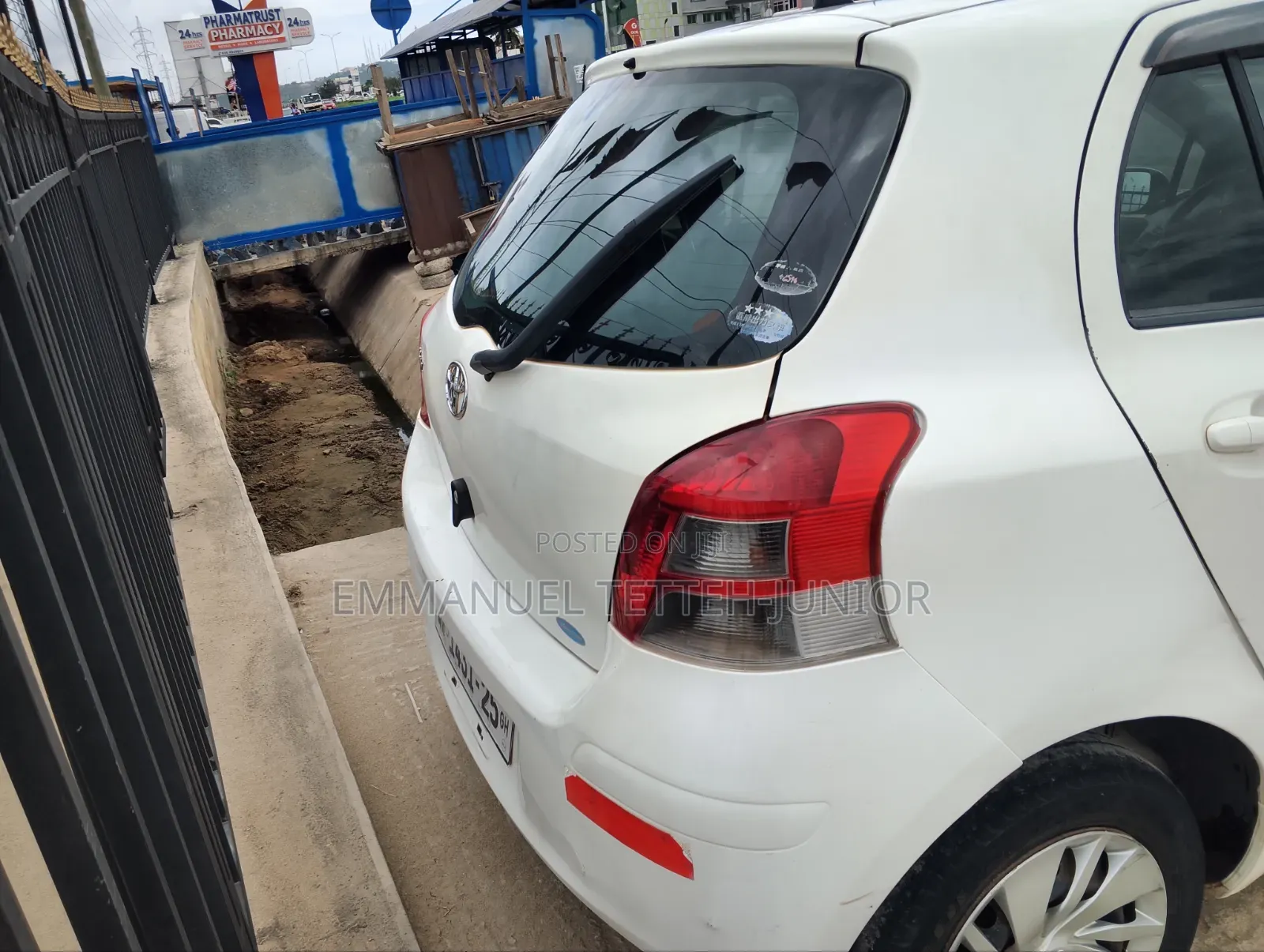 Toyota Vitz 1.0 FWD 5dr 2010 White