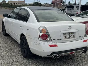 Nissan Altima 2.5 2010 White