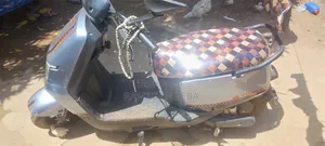 Yadea M6 2025 Silver