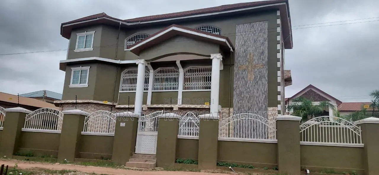 Furnished 9bdrm House for sale