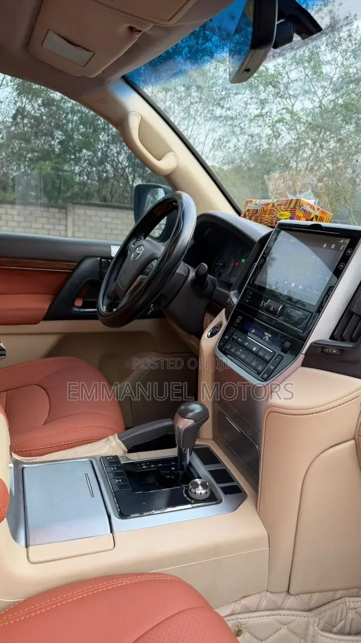 Toyota Land Cruiser 4.6 V8 GXR 2017 Black