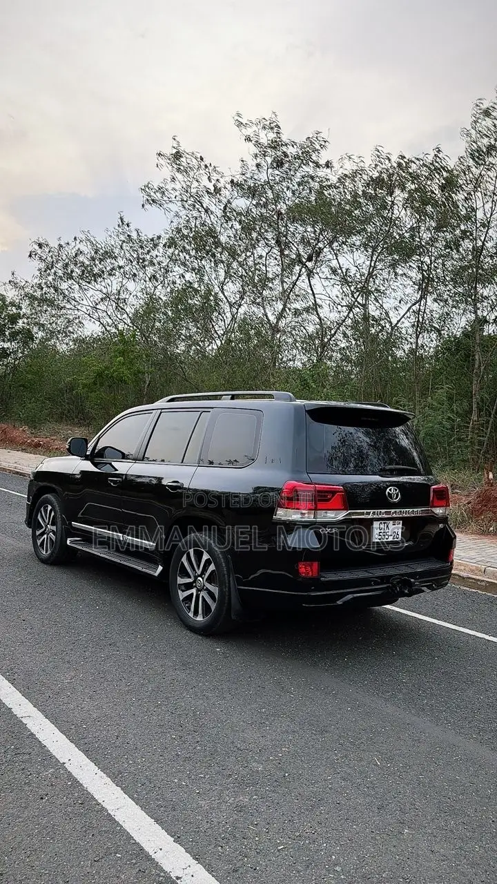 Toyota Land Cruiser 4.6 V8 GXR 2017 Black