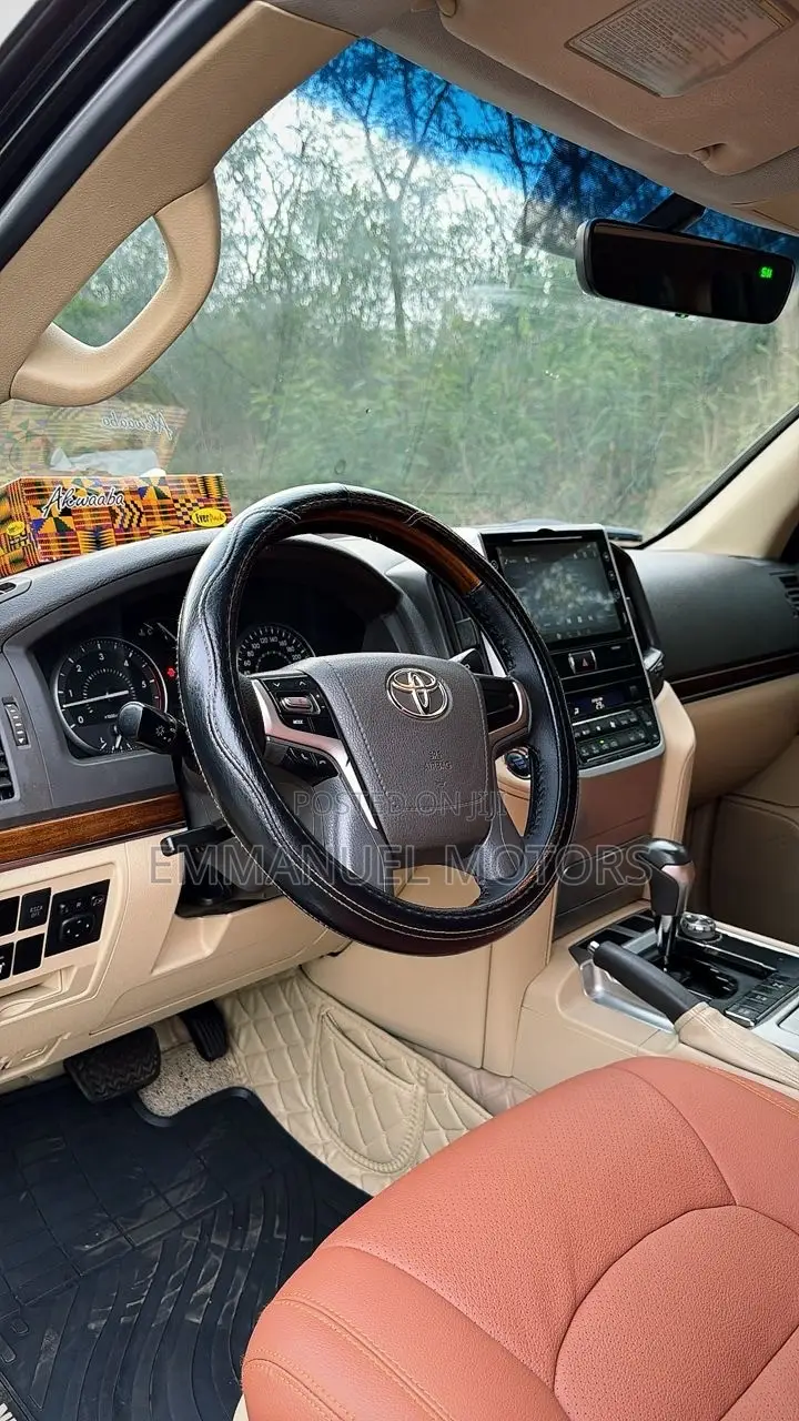 Toyota Land Cruiser 4.6 V8 GXR 2017 Black