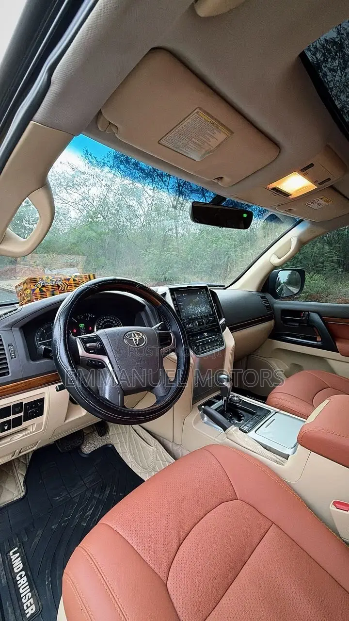 Toyota Land Cruiser 4.6 V8 GXR 2017 Black