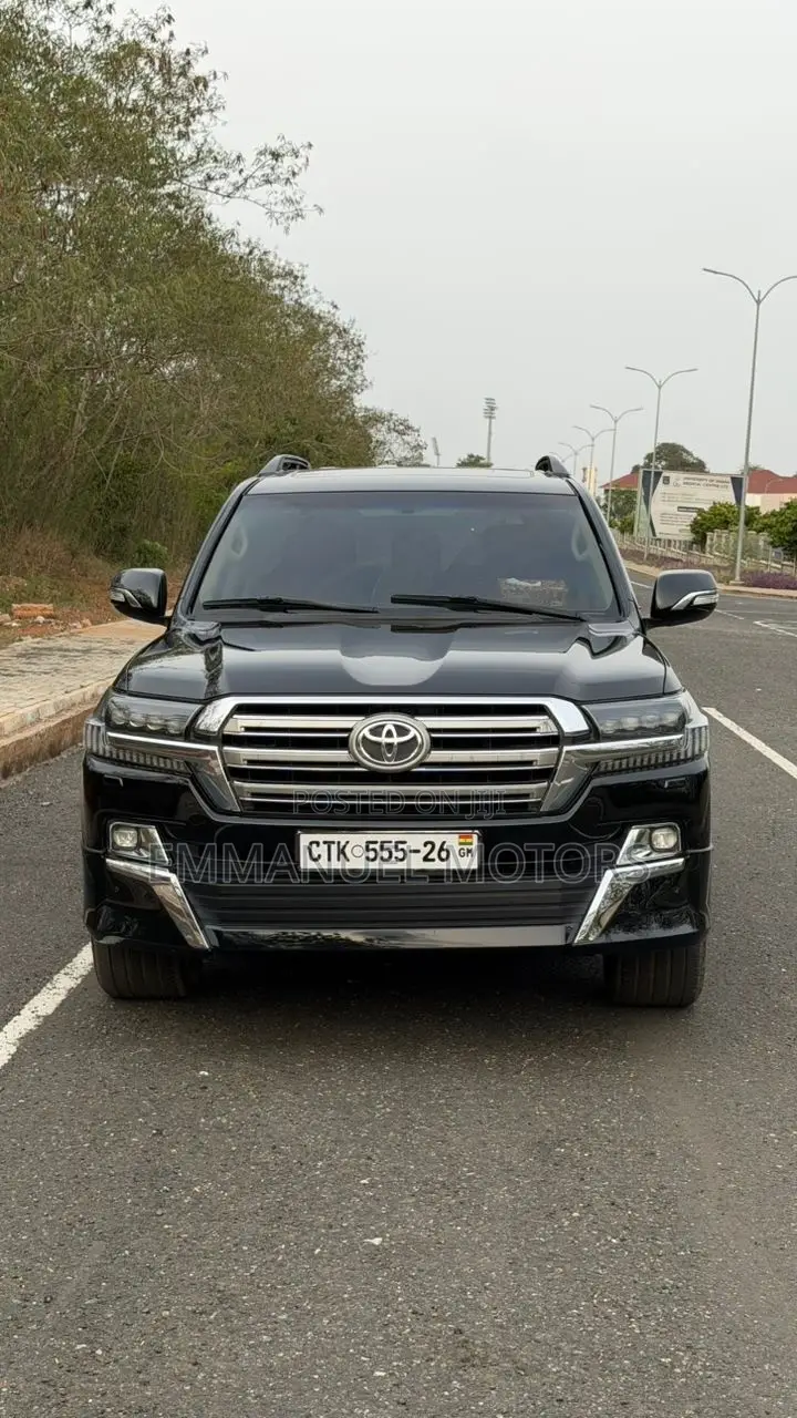 Toyota Land Cruiser 4.6 V8 GXR 2017 Black