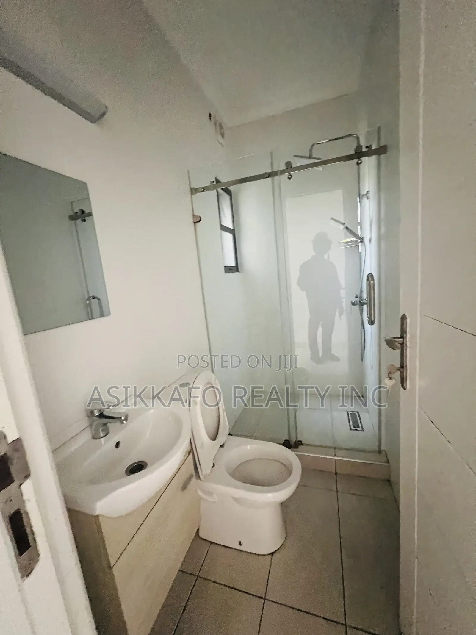 4bdrm Duplex in Goil Station Area, Tseaddo for rent
