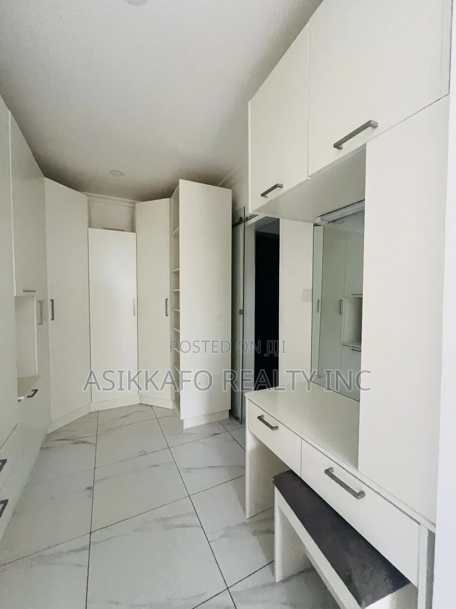 4bdrm Duplex in Goil Station Area, Tseaddo for rent