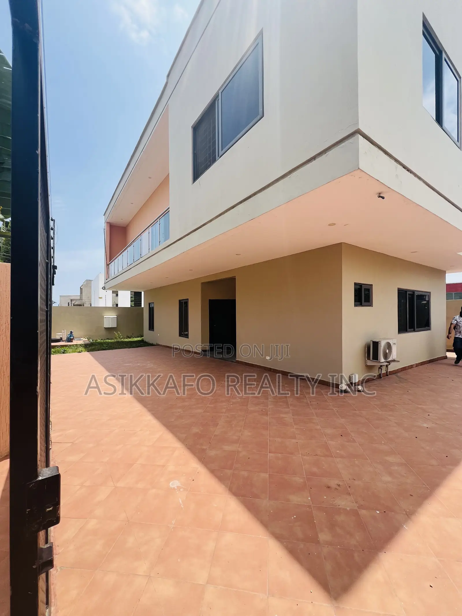 5bdrm Duplex in Burma Hills, Tseaddo for rent