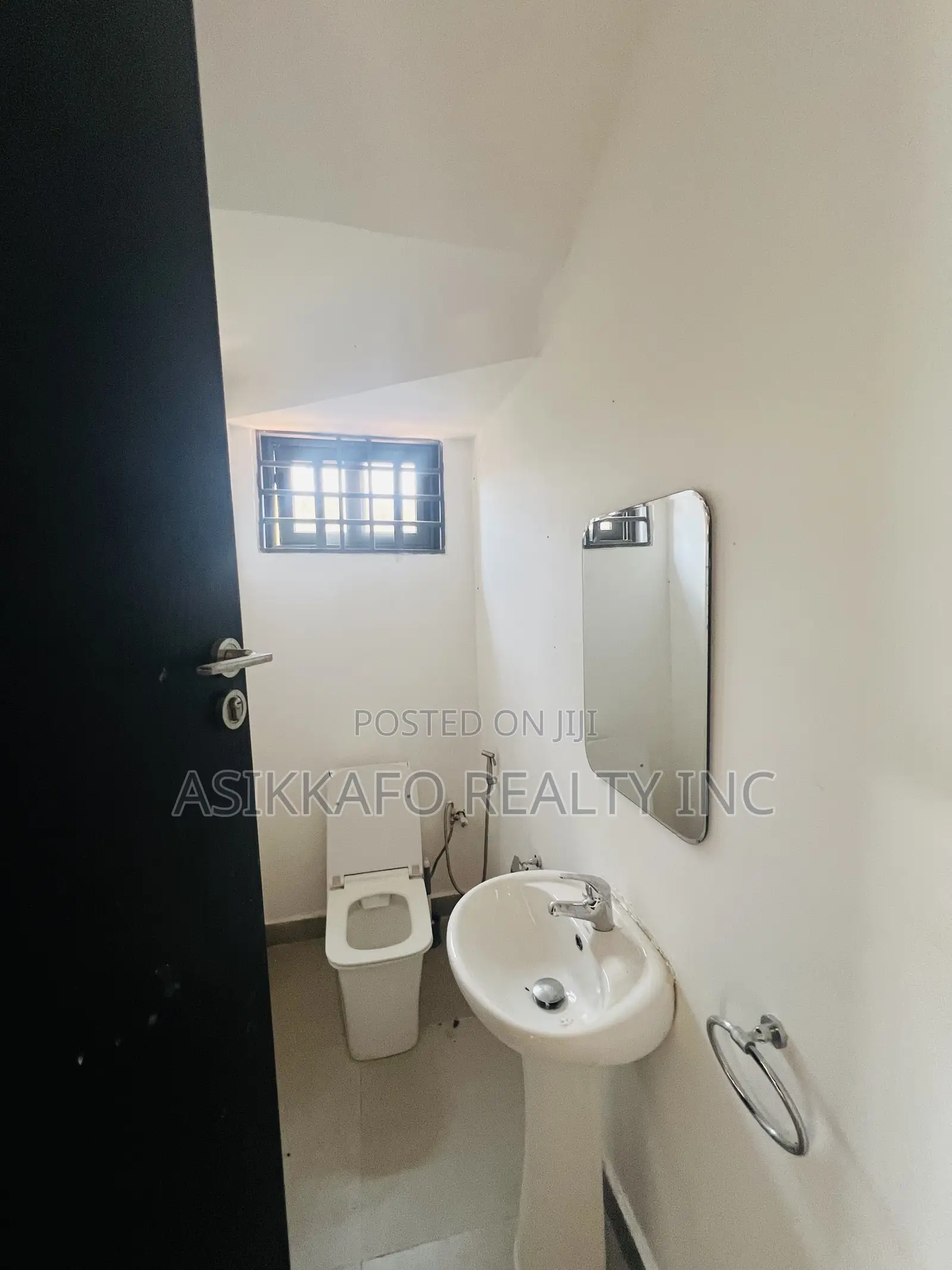 5bdrm Duplex in Burma Hills, Tseaddo for rent