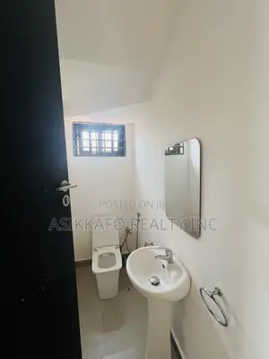 5bdrm Duplex in Burma Hills, Tseaddo for rent