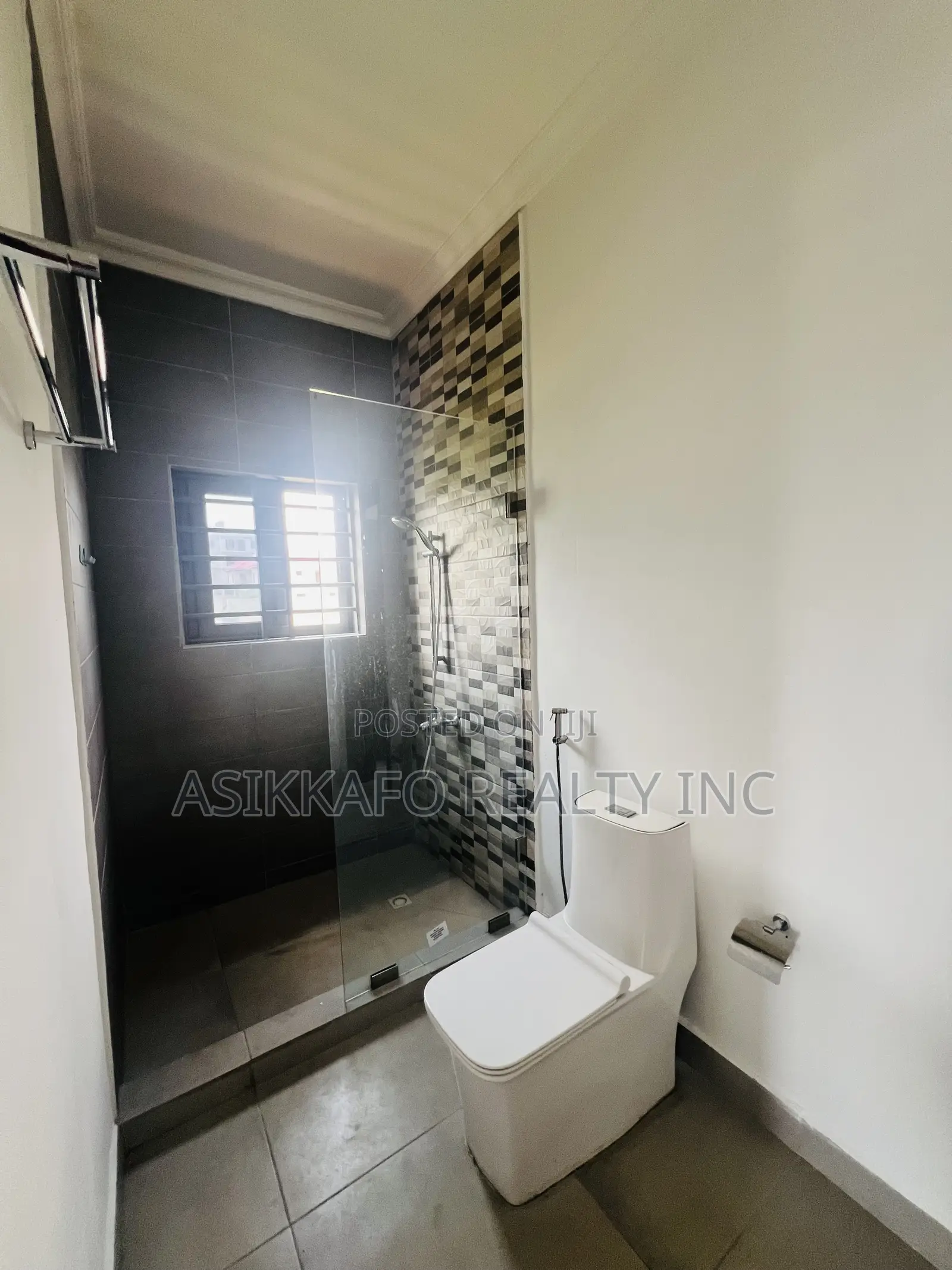 5bdrm Duplex in Burma Hills, Tseaddo for rent