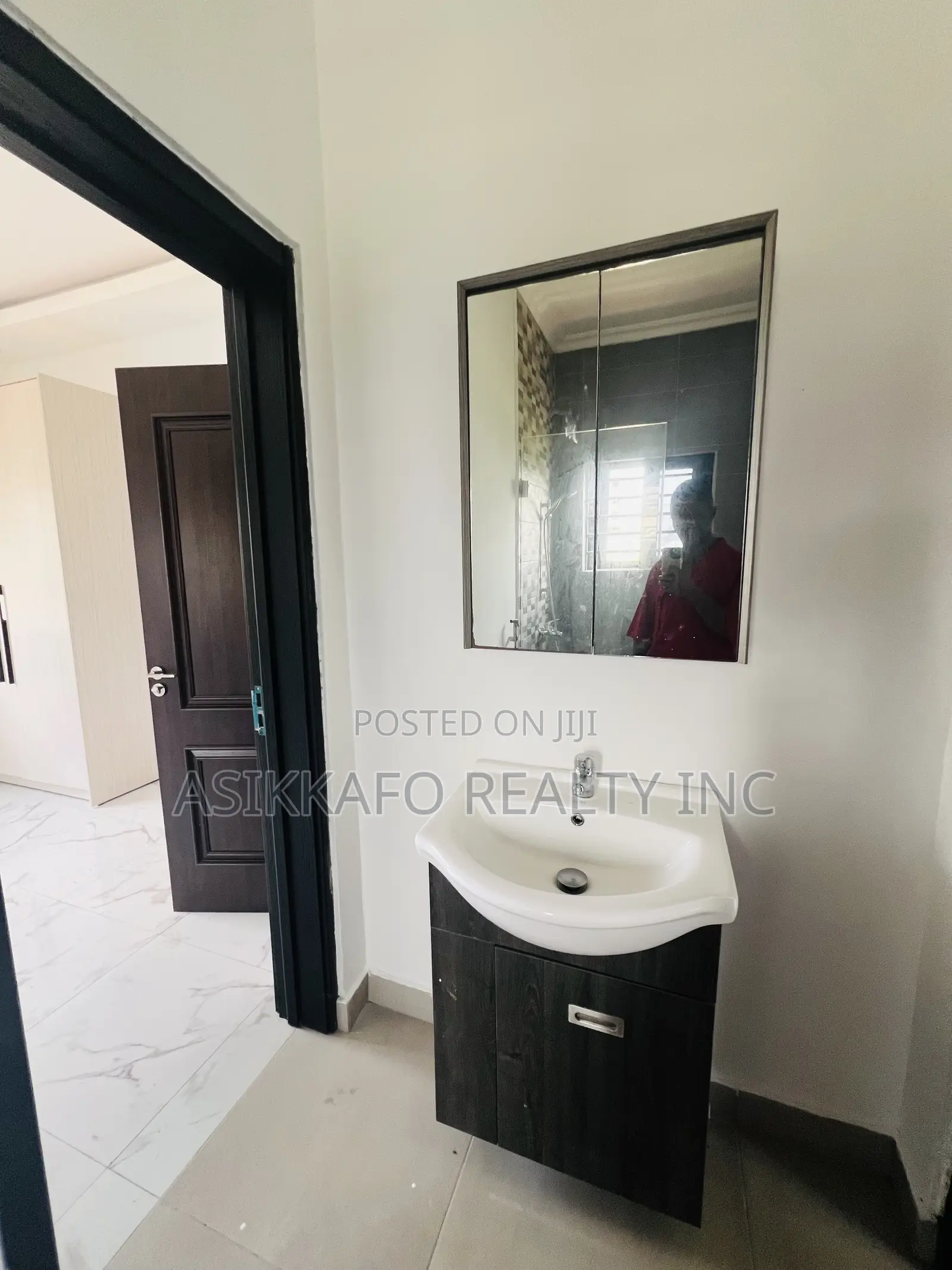 5bdrm Duplex in Burma Hills, Tseaddo for rent