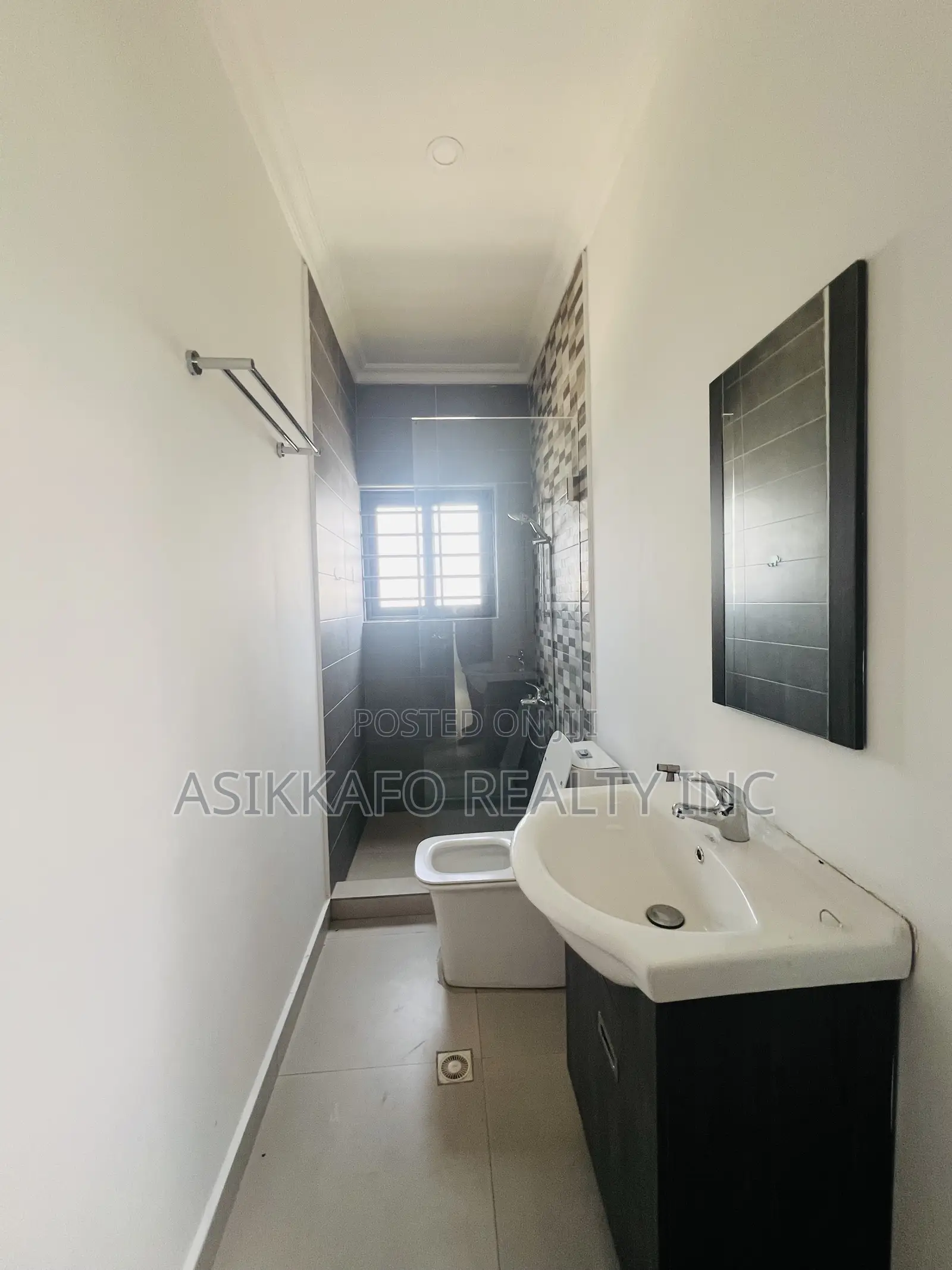 5bdrm Duplex in Burma Hills, Tseaddo for rent