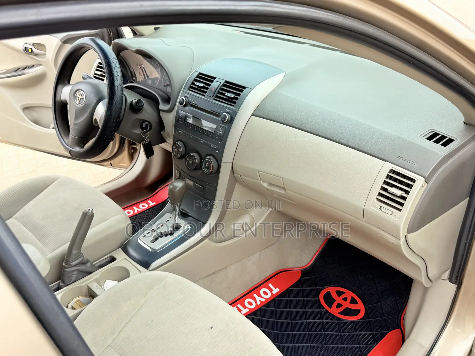 Toyota Corolla LE 4dr Sedan (1.8L 4cyl 4A) 2010 Gold