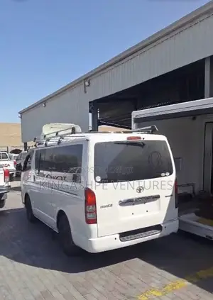 Toyota HiAce 2013 White