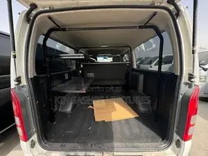 Toyota HiAce 2013 White