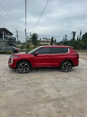 Mitsubishi Outlander ES 2022 Red