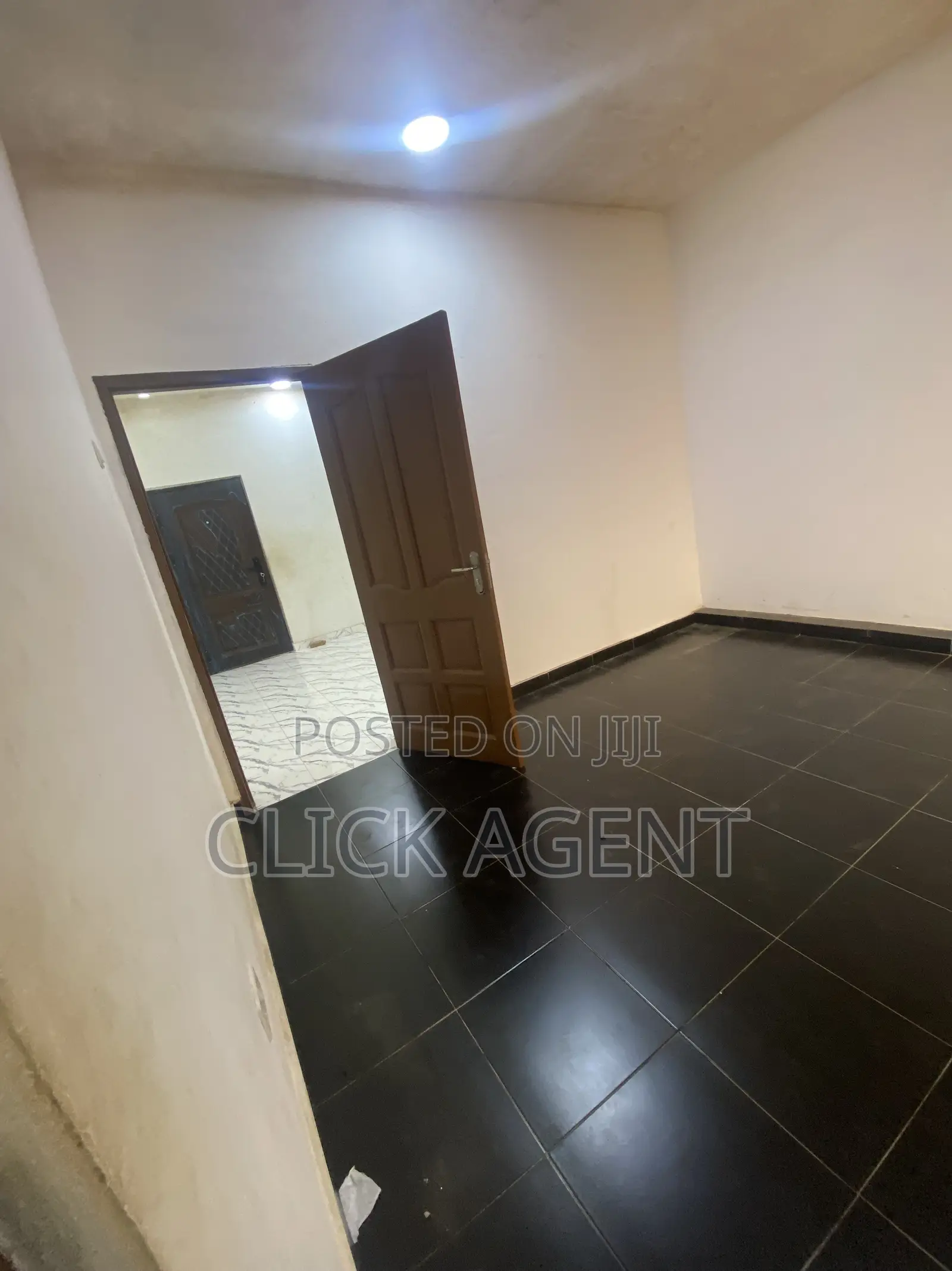 1bdrm Room & Parlour in American House Down for rent