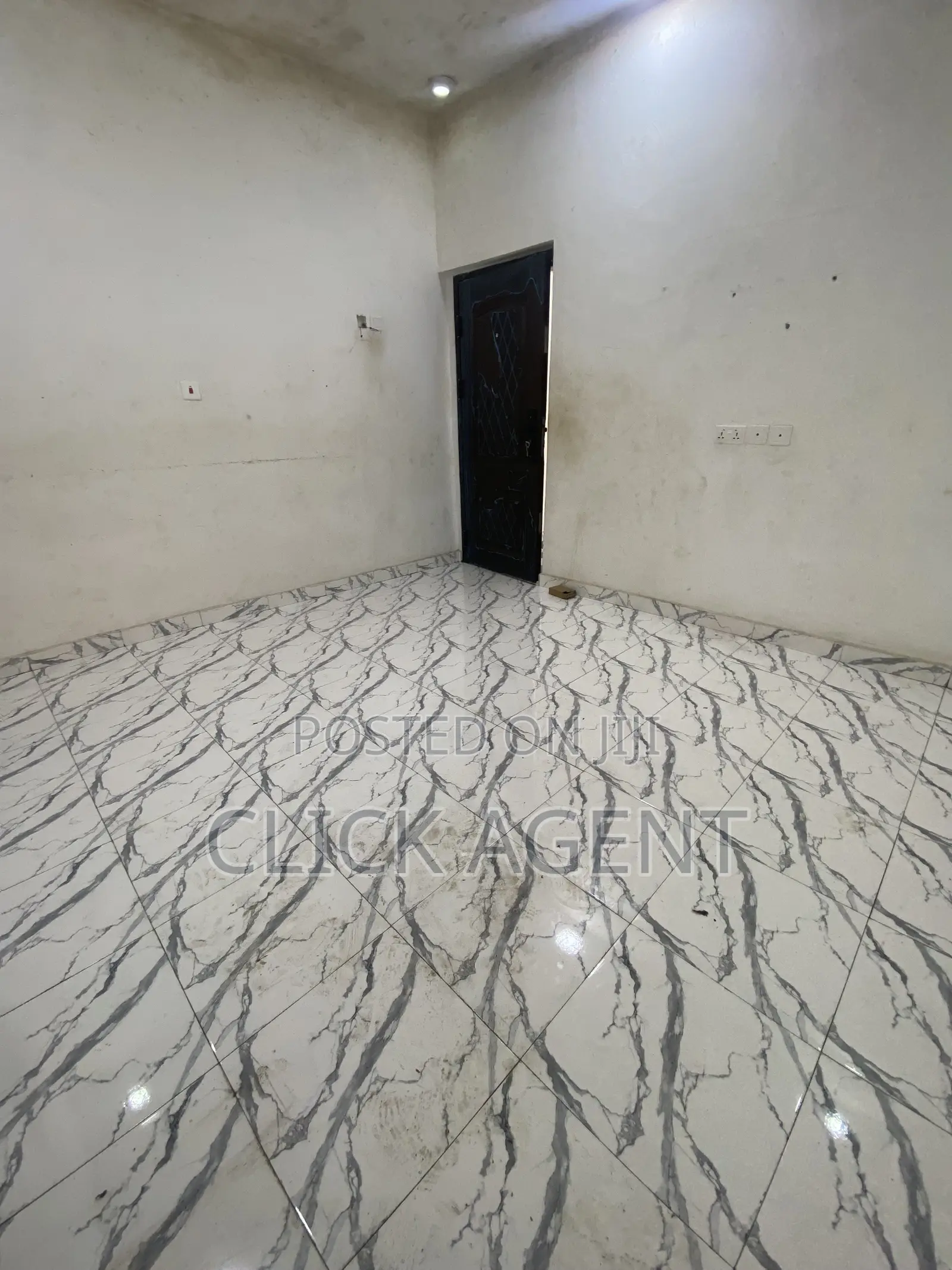 1bdrm Room & Parlour in American House Down for rent