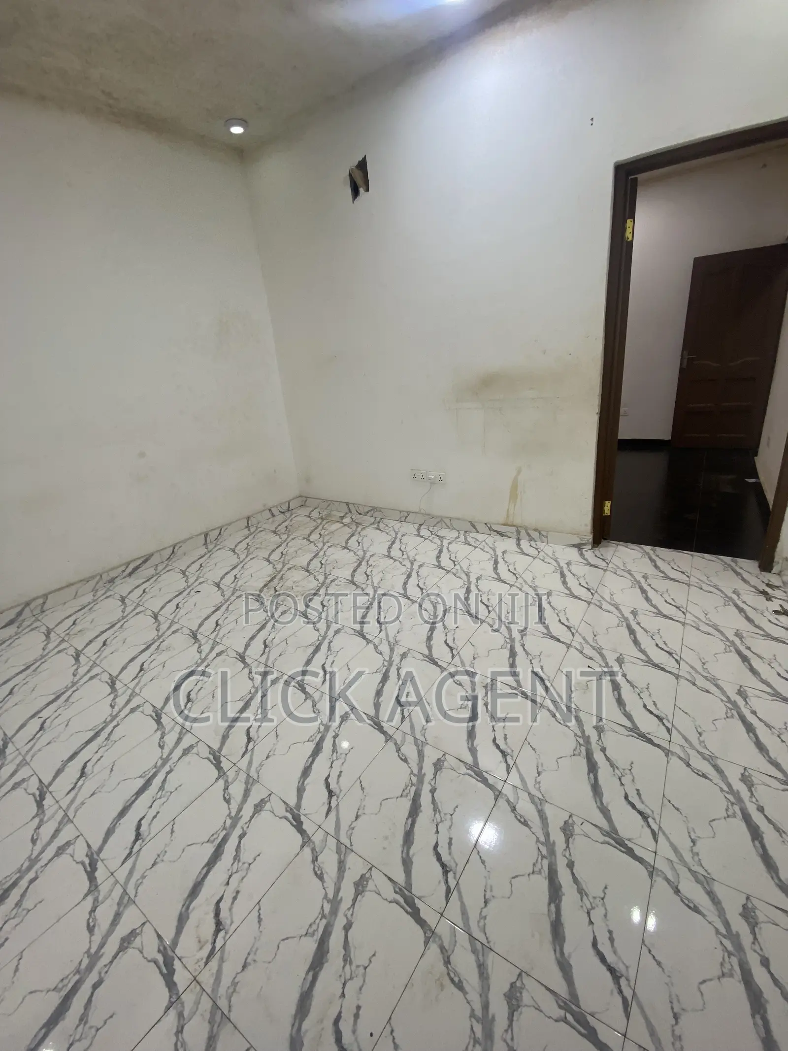 1bdrm Room & Parlour in American House Down for rent