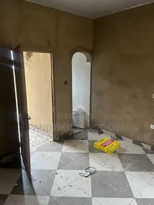 Mini Flat in Akuapim North for rent