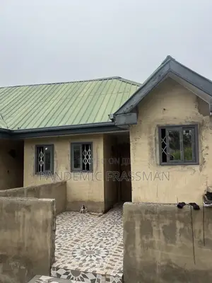 Mini Flat in Akuapim North for rent