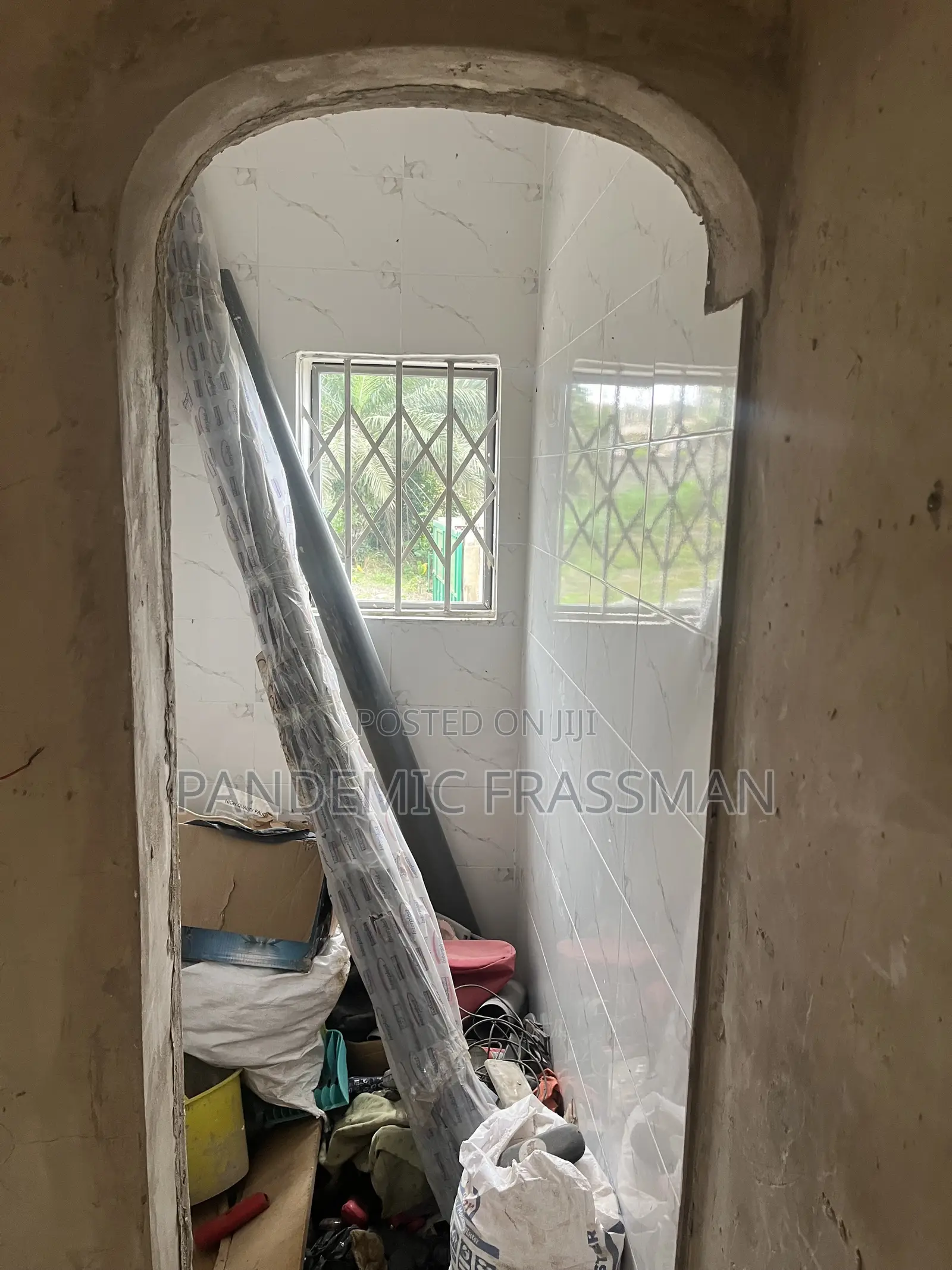 Mini Flat in Akuapim North for rent