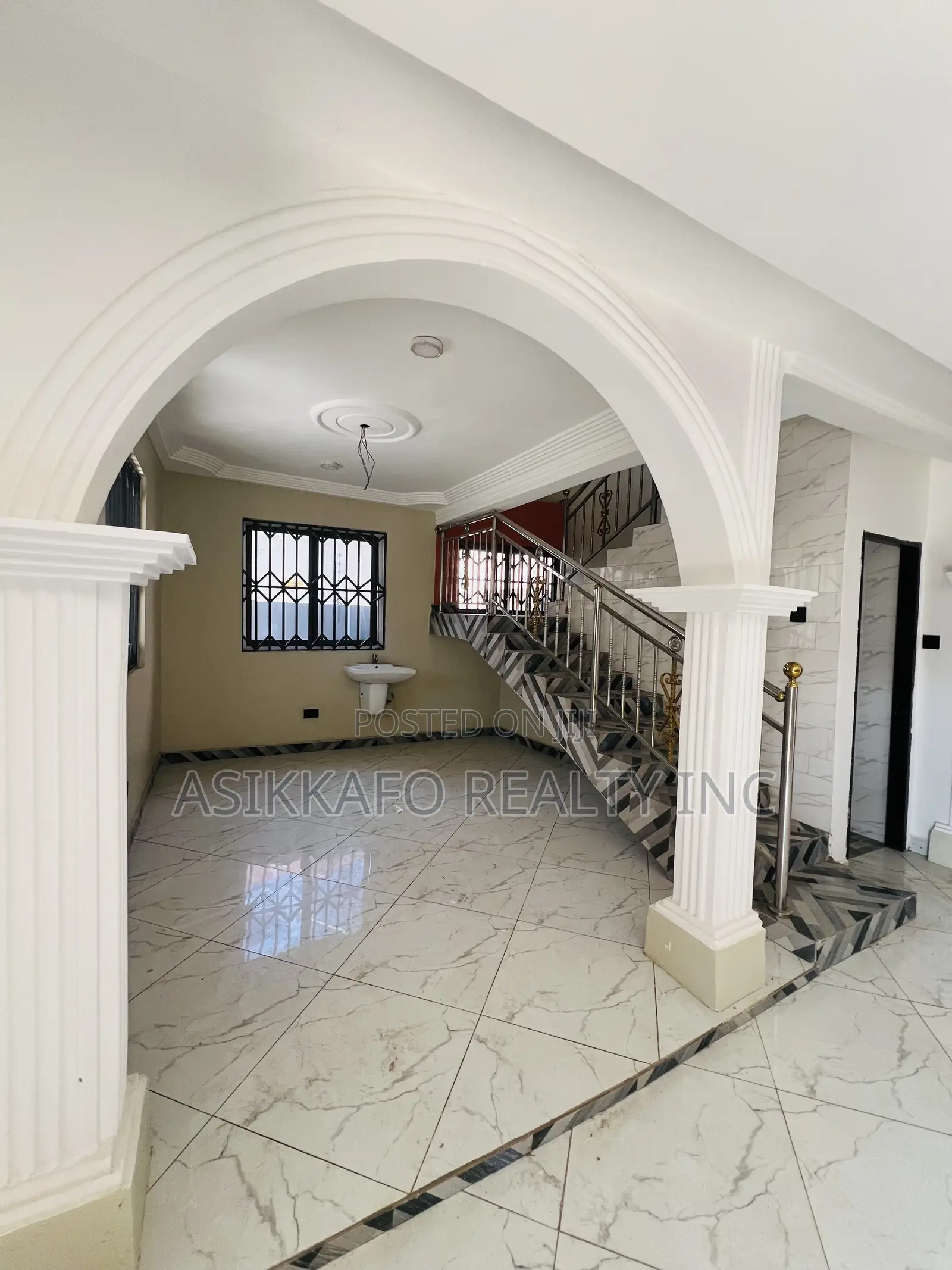 5bdrm Duplex in Coastal Estate, Spintex for rent