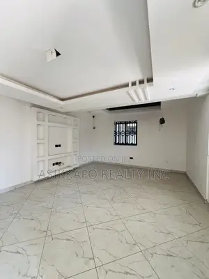 5bdrm Duplex in Coastal Estate, Spintex for rent