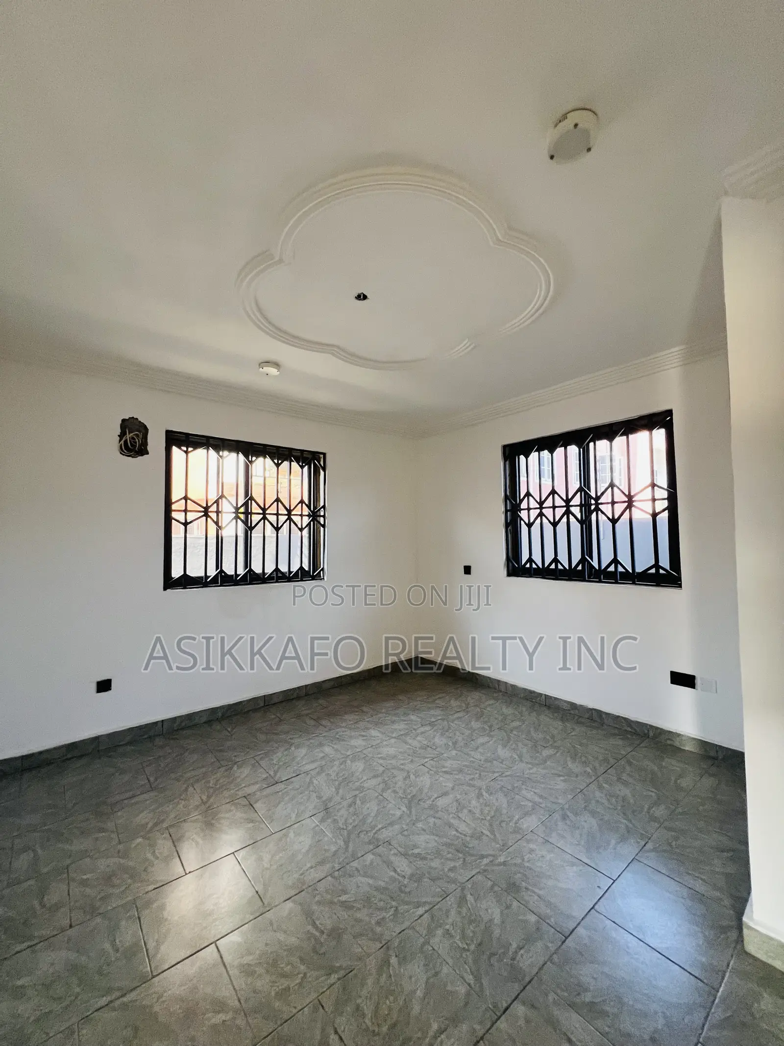5bdrm Duplex in Coastal Estate, Spintex for rent
