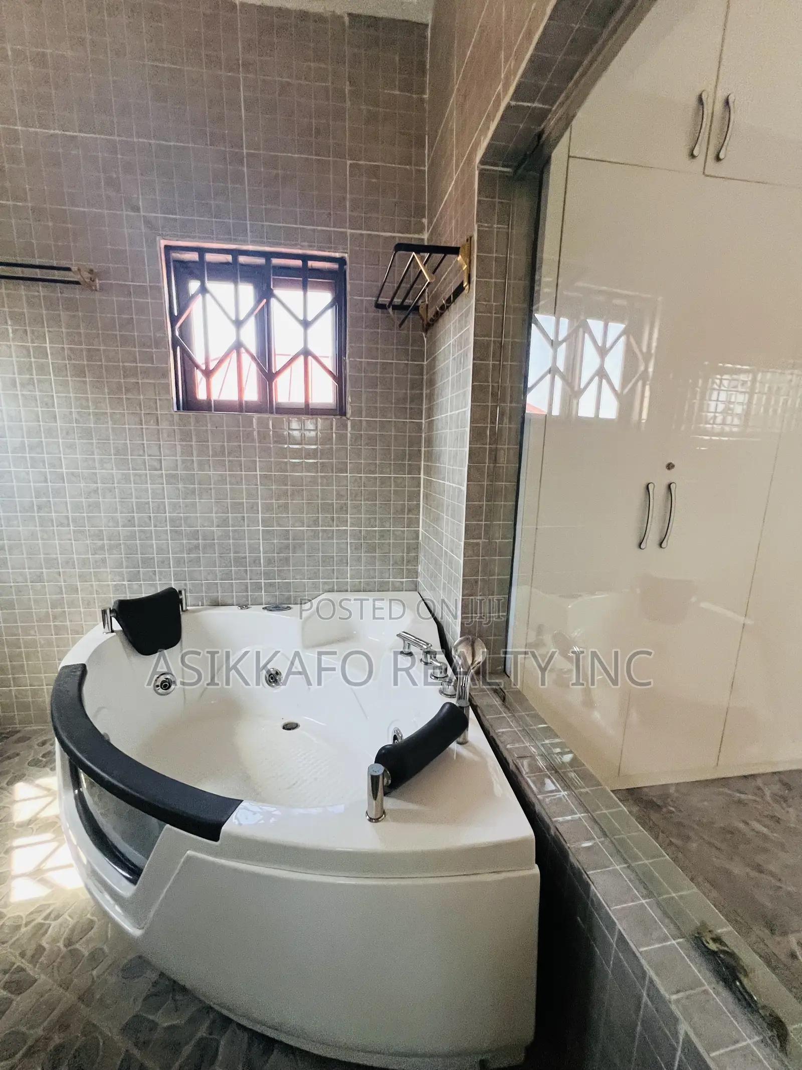 5bdrm Duplex in Coastal Estate, Spintex for rent
