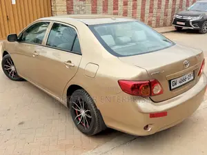 Toyota Corolla LE 4dr Sedan (1.8L 4cyl 4A) 2010 Gold