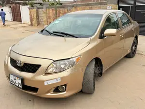 Toyota Corolla LE 4dr Sedan (1.8L 4cyl 4A) 2010 Gold