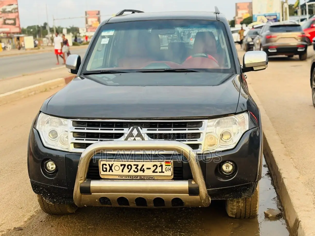 Mitsubishi Pajero 2011 Black