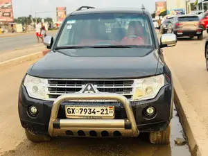 Mitsubishi Pajero 2011 Black