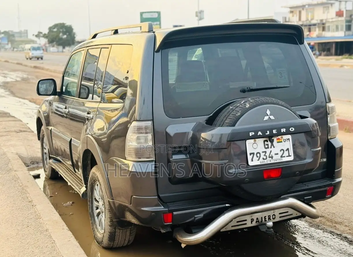 Mitsubishi Pajero 2011 Black