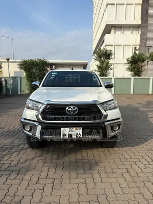 Toyota Hilux 2026 Silver