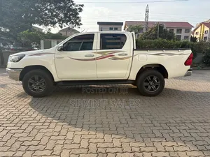 Toyota Hilux 2026 Silver